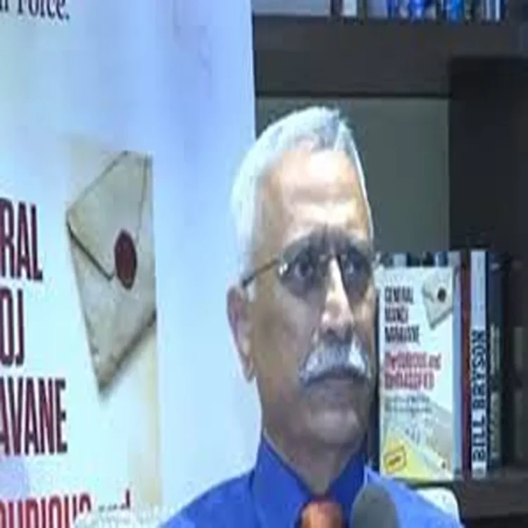 Defense army chief urges apolitical forces