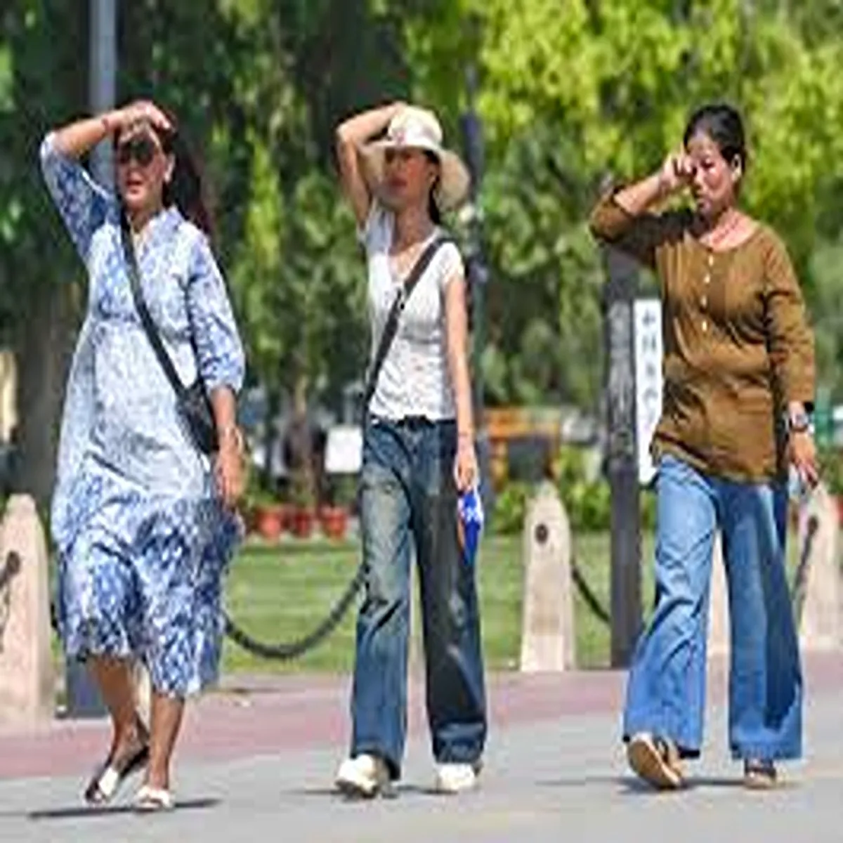 Heatwave delhi faces rising temperatures yellow