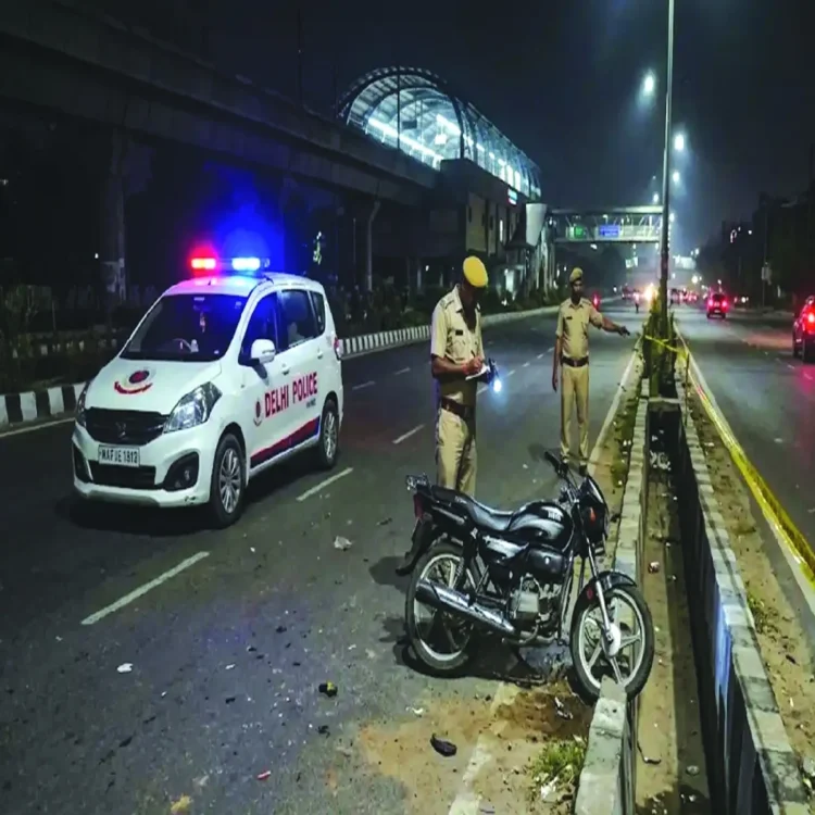 Delhi metro night motorcycle accident