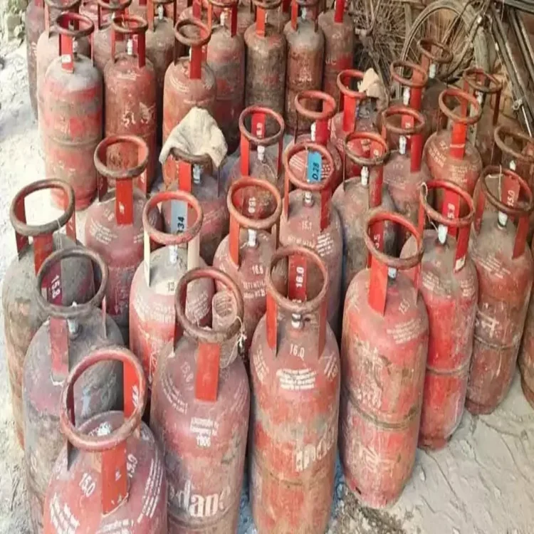 Delhi police lpg racket bust