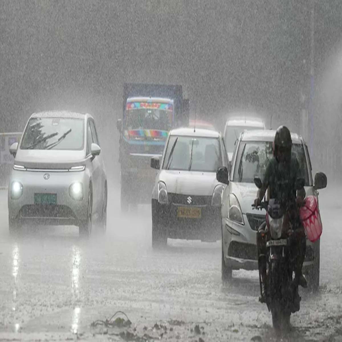 Weather delhi sees thunderstorms unseasonal chill