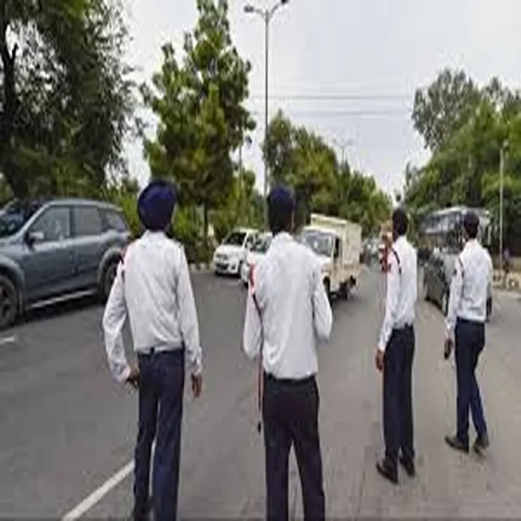 Delhi traffic violations surge 2025