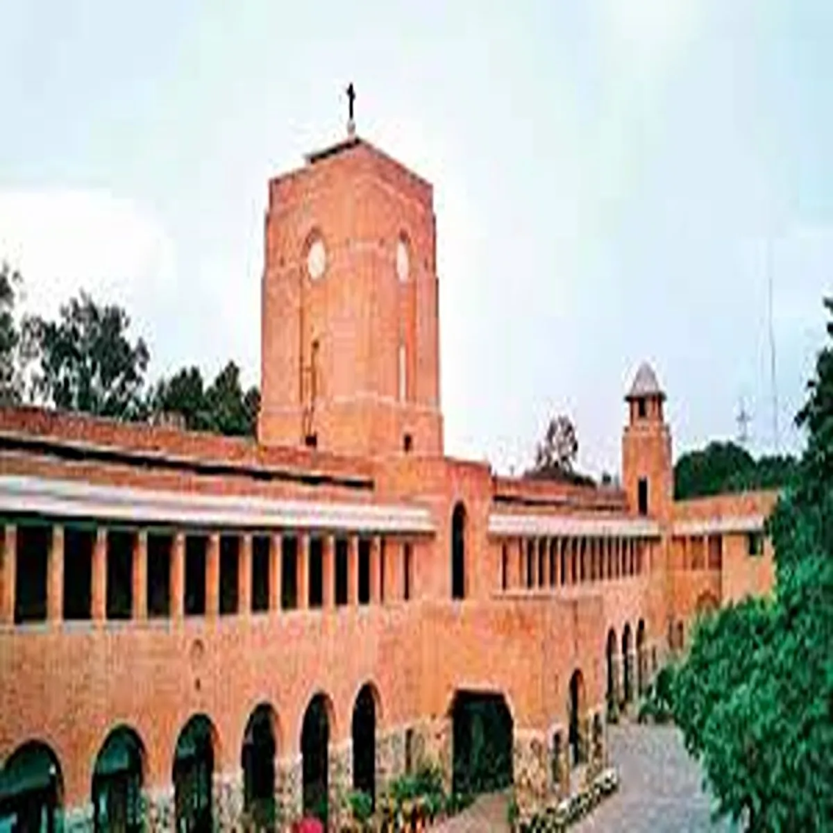 Education delhi university plans curriculum changes