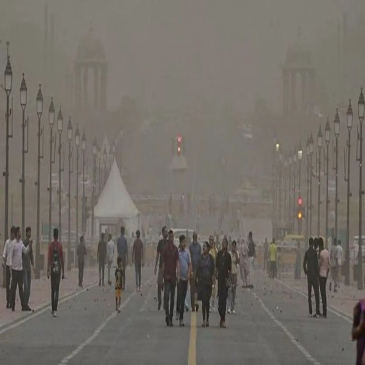 Weather dust storm followed rain alters