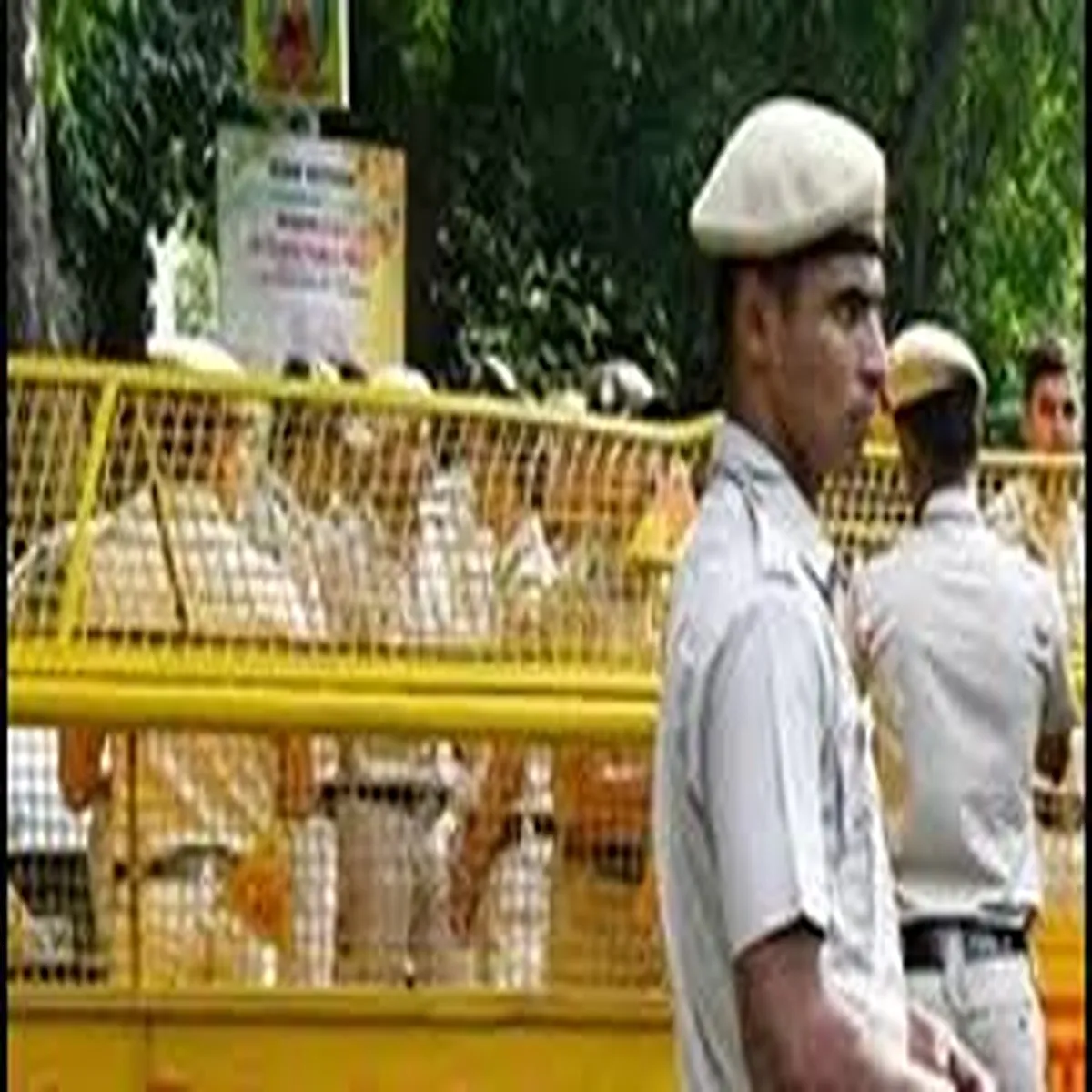 Elections officer suspended after violence disrupts