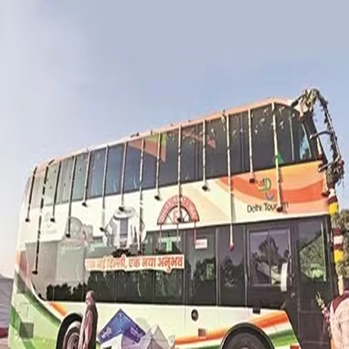 Tourism electric double decker bus draws