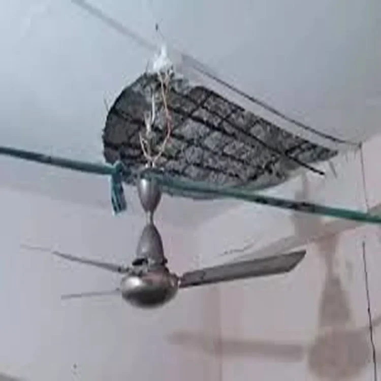 Housing plaster collapse thane chawl