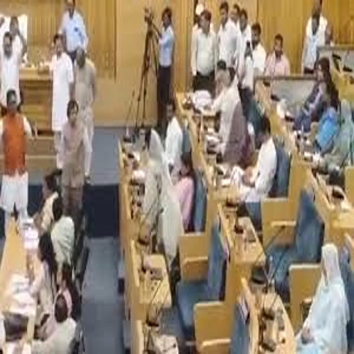 Politics indore civic meeting erupts over