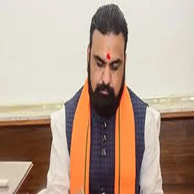 Man arrested gujarat threat bihar cm