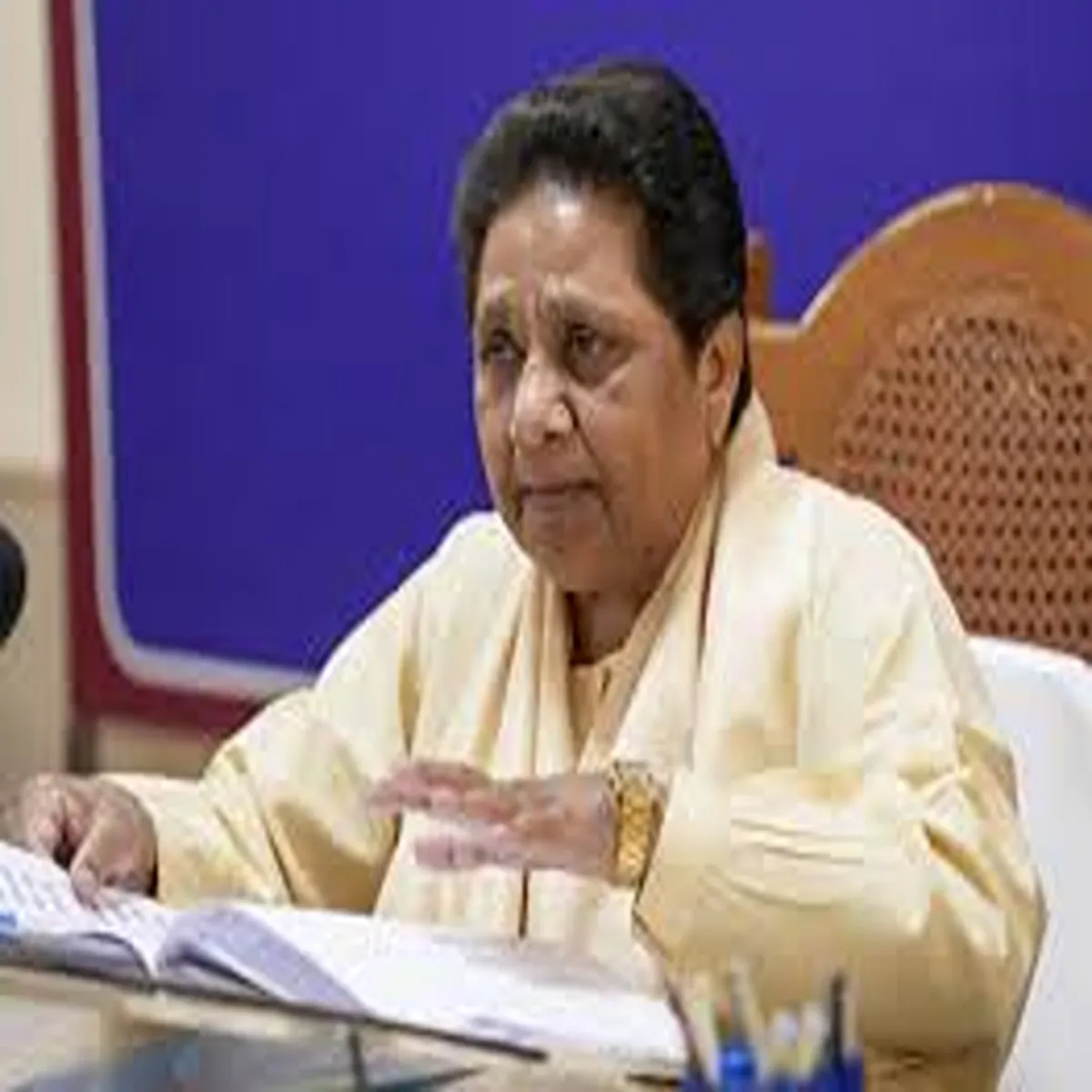 Politics mayawati criticises congress over reservation