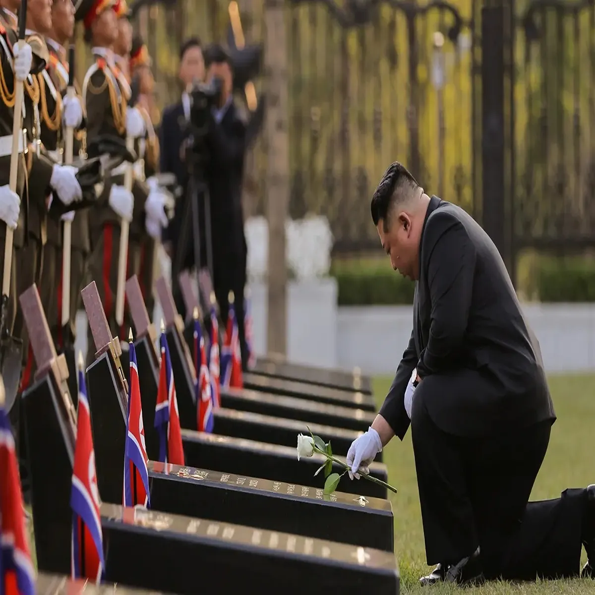 Geopolitics north korea unveils memorial soldiers