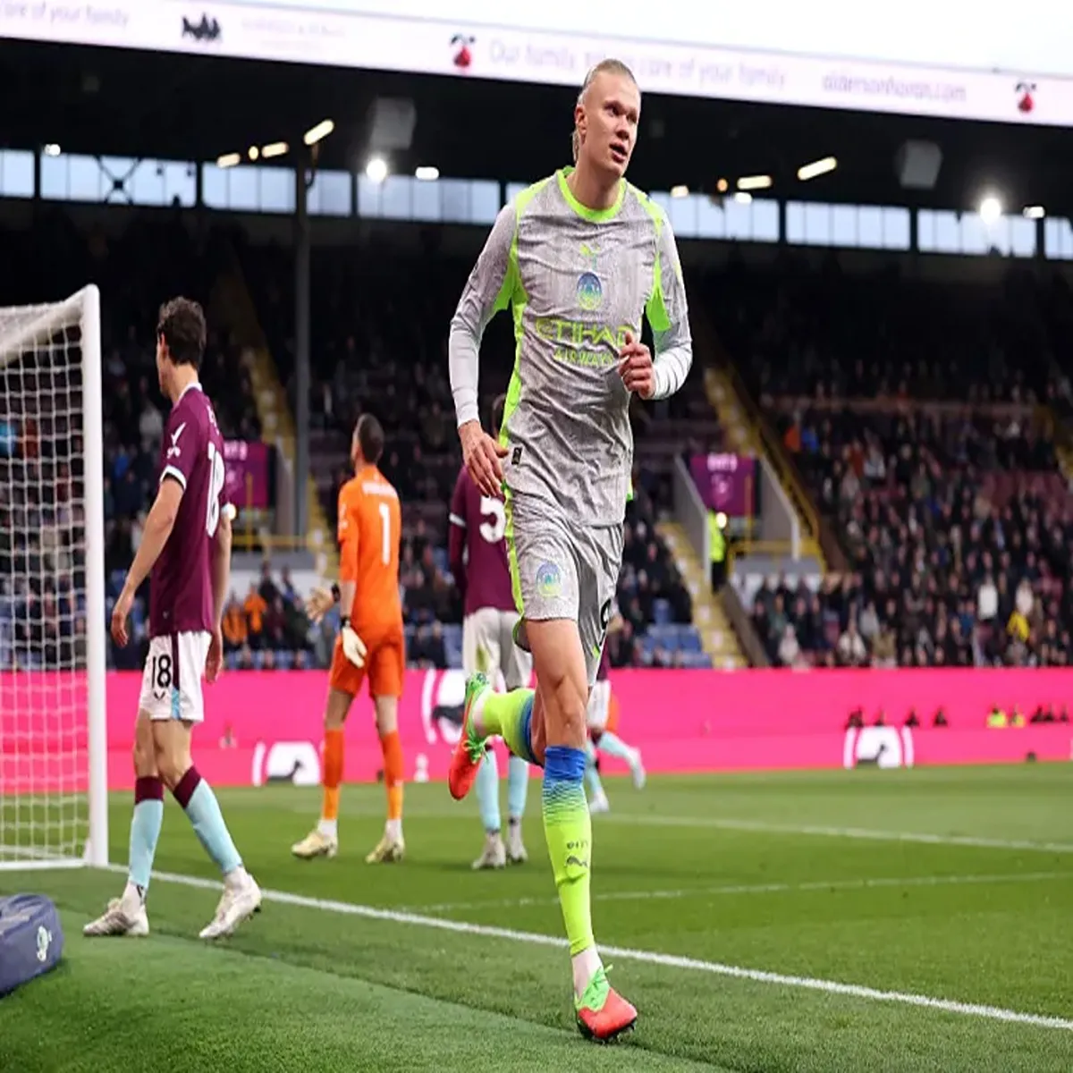 Premierleague manchester city edge burnley reclaim