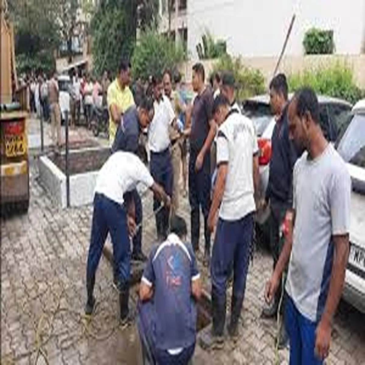 Accident three workers die after entering