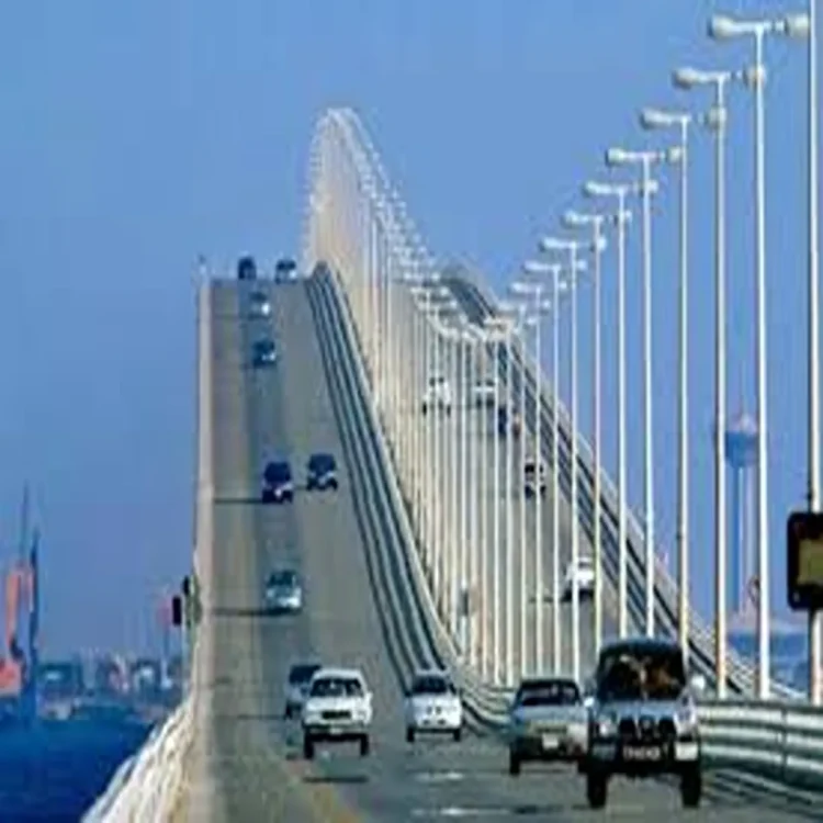 Saudi bahrain causeway reopens