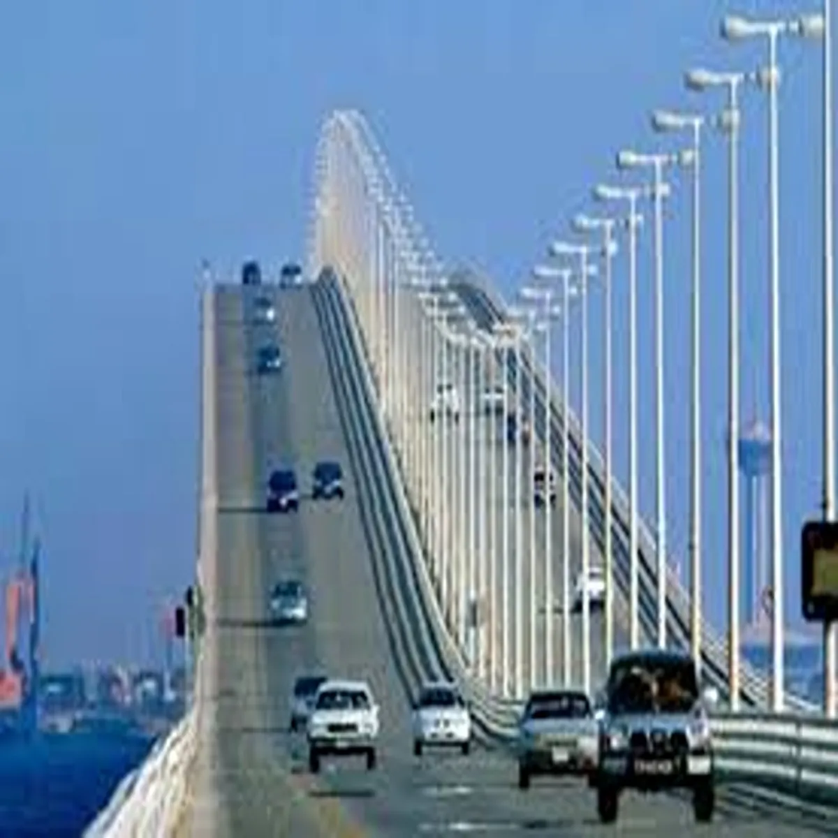 Security saudi bahrain causeway reopens after