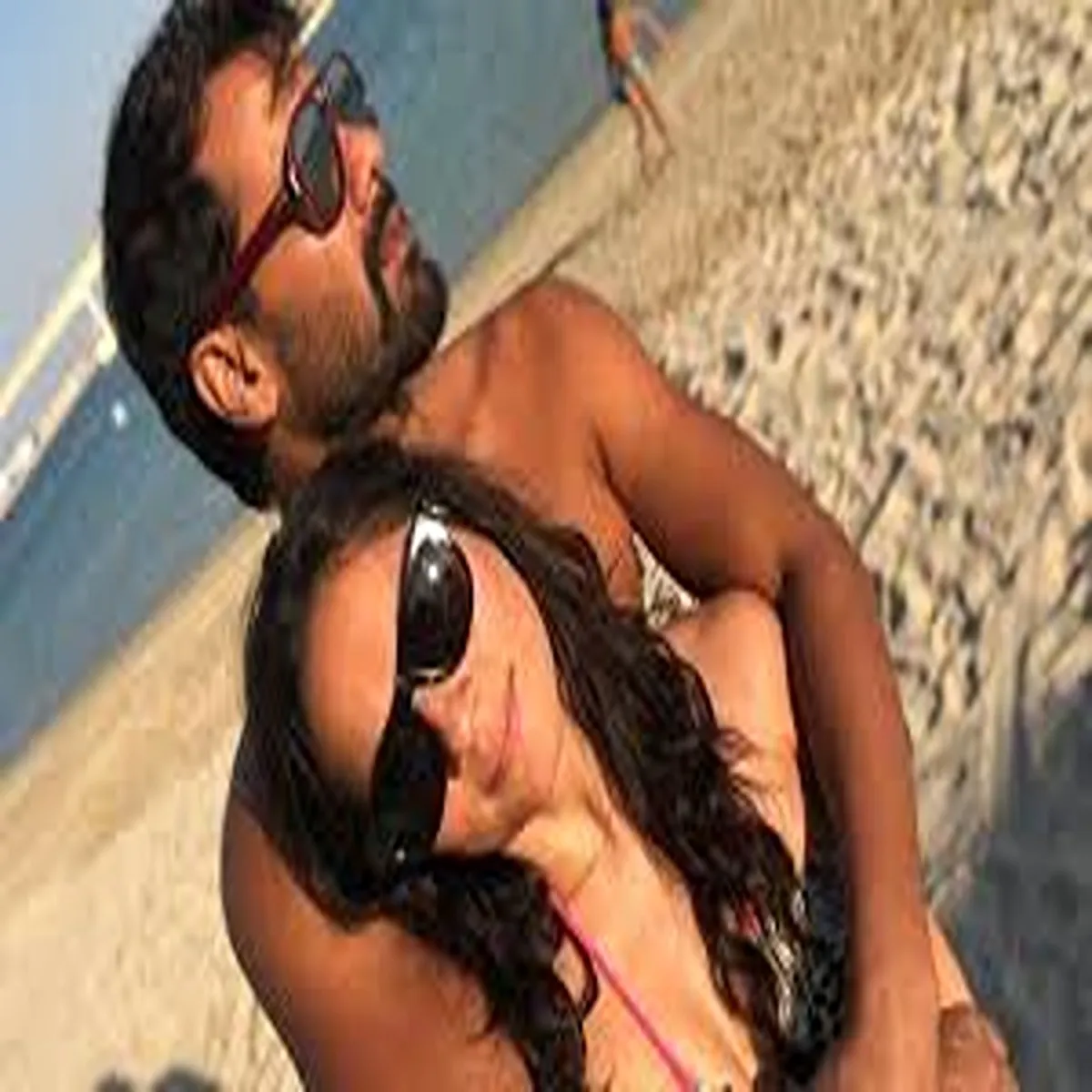 Celebrity shabir ahluwalia shares playful mirror
