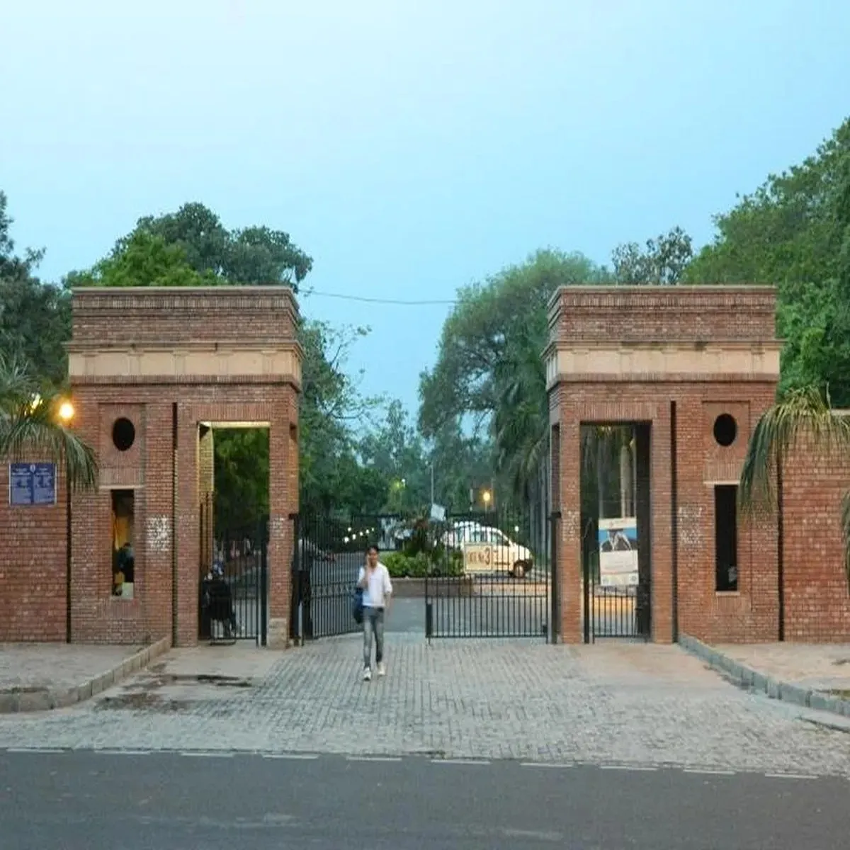 Campus hansraj college lifts suspension key