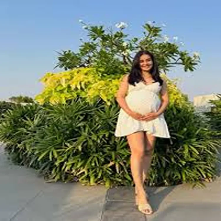 Surbhi jyoti baby bump moments