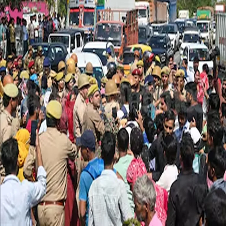 Uttar pradesh wage hike noida protests