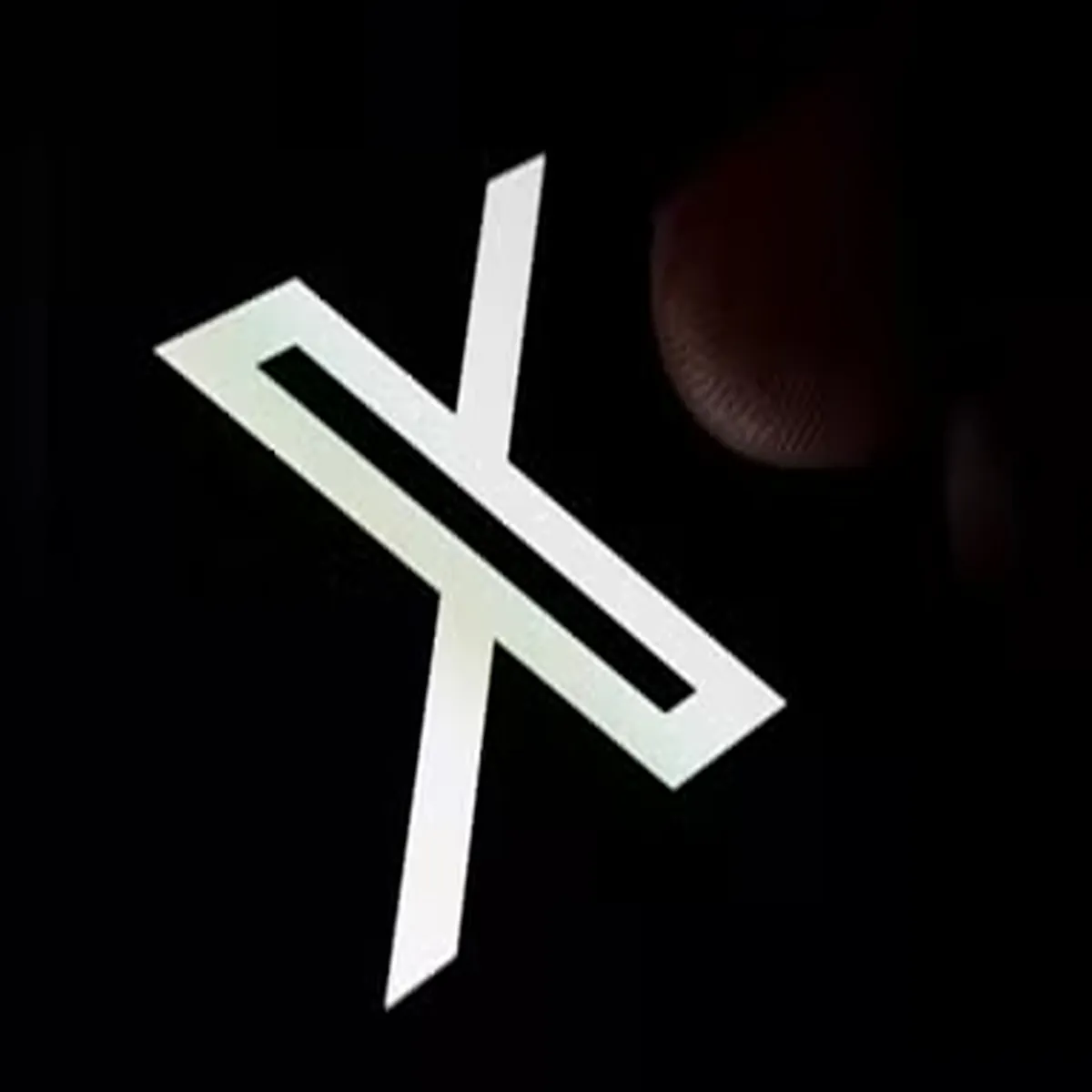 Technology faces global outage thousands report