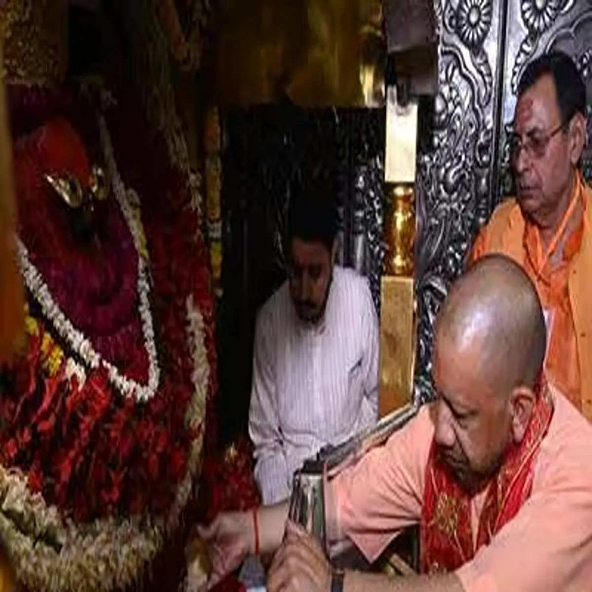 Governance yogi adityanath offers prayers reviews