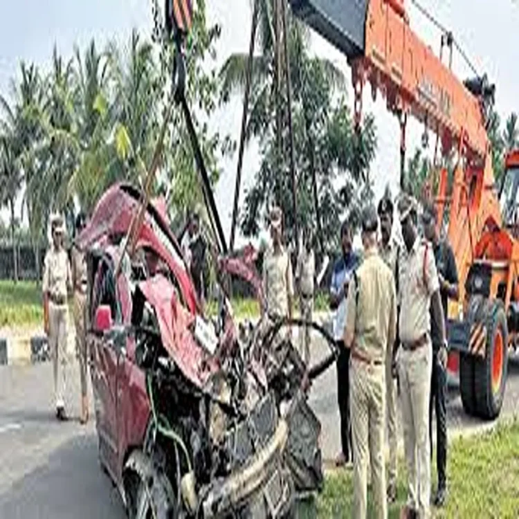 Andhra highway crash one dead ten hurt