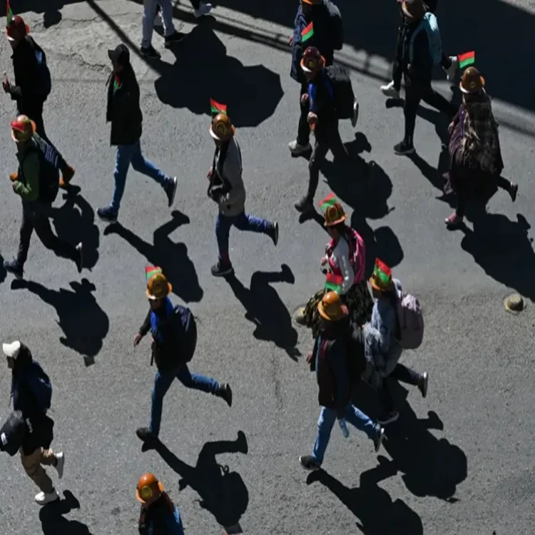 Bolivia cabinet overhaul protests