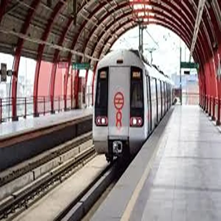 Delhi metro public transit expansion