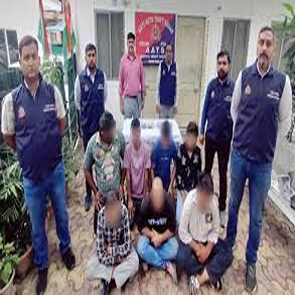 Illegalliquor delhi police bust kalyanpuri racket