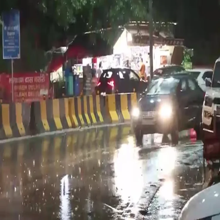Delhi sees sharp temperature fall