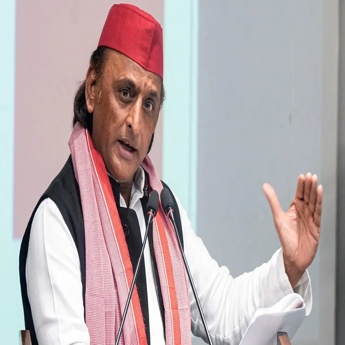 Economy akhilesh yadav targets centre over