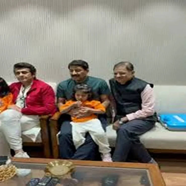 Entertainment news singers evening manoj tiwari