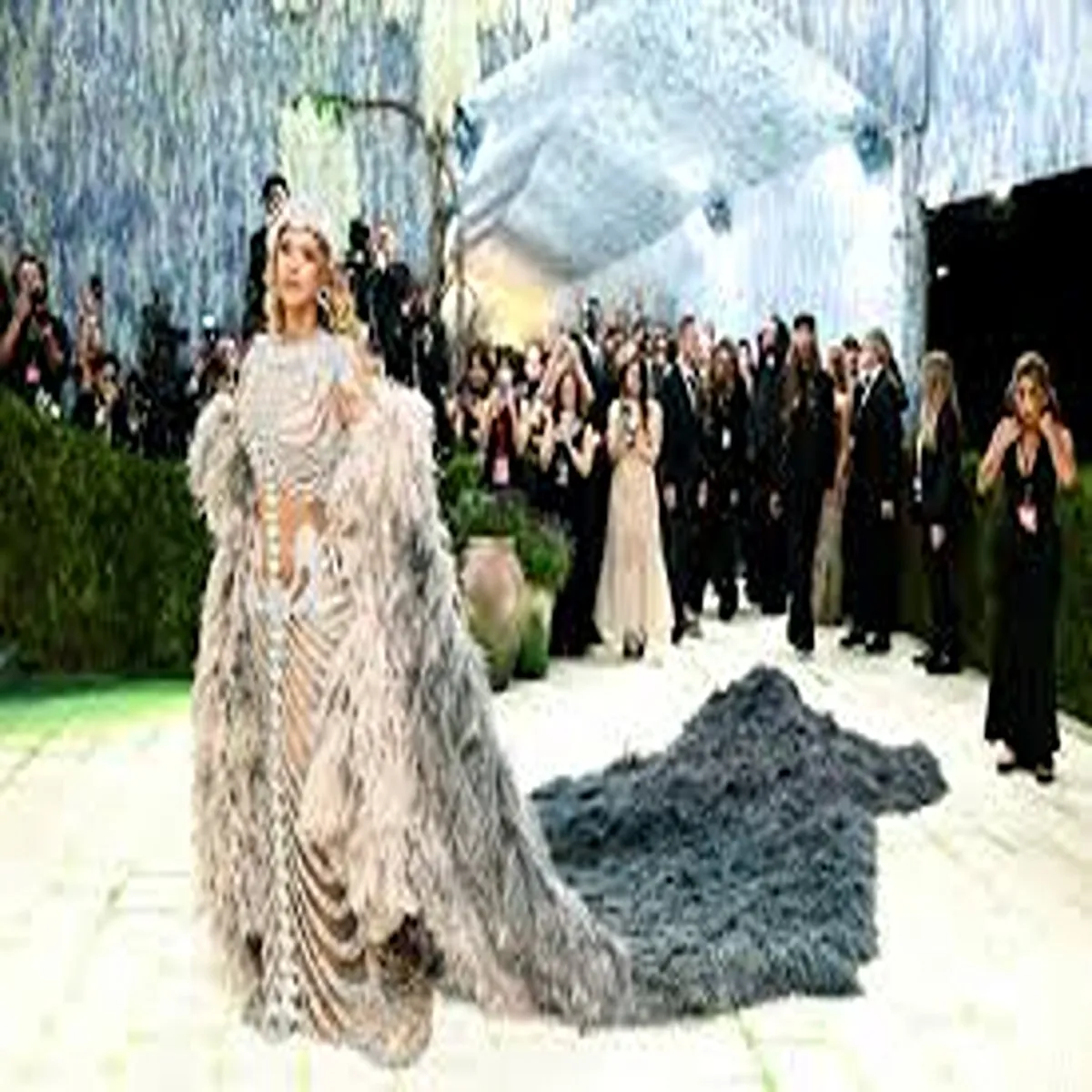 Fashion global stars turn met gala