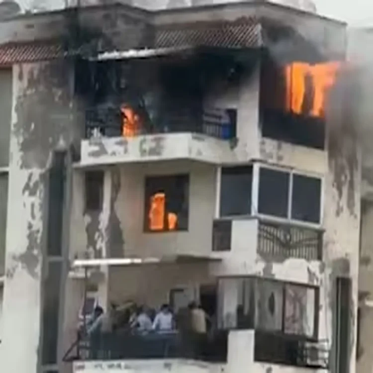 Fireincident delhi building blaze