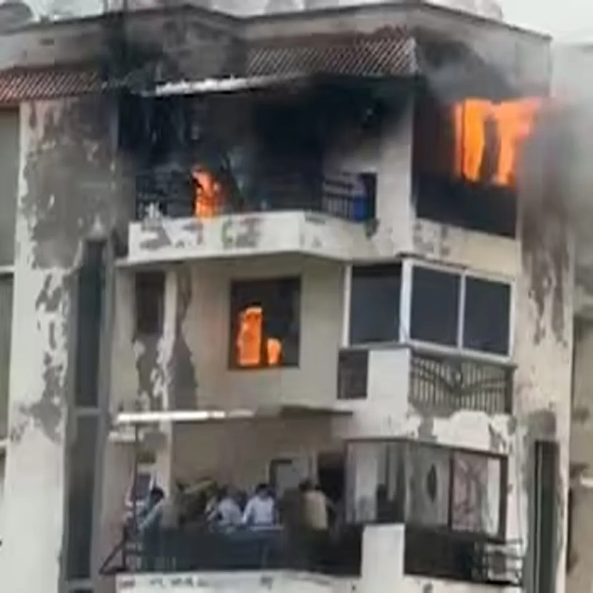 Fireincident early morning blaze erupts delhi