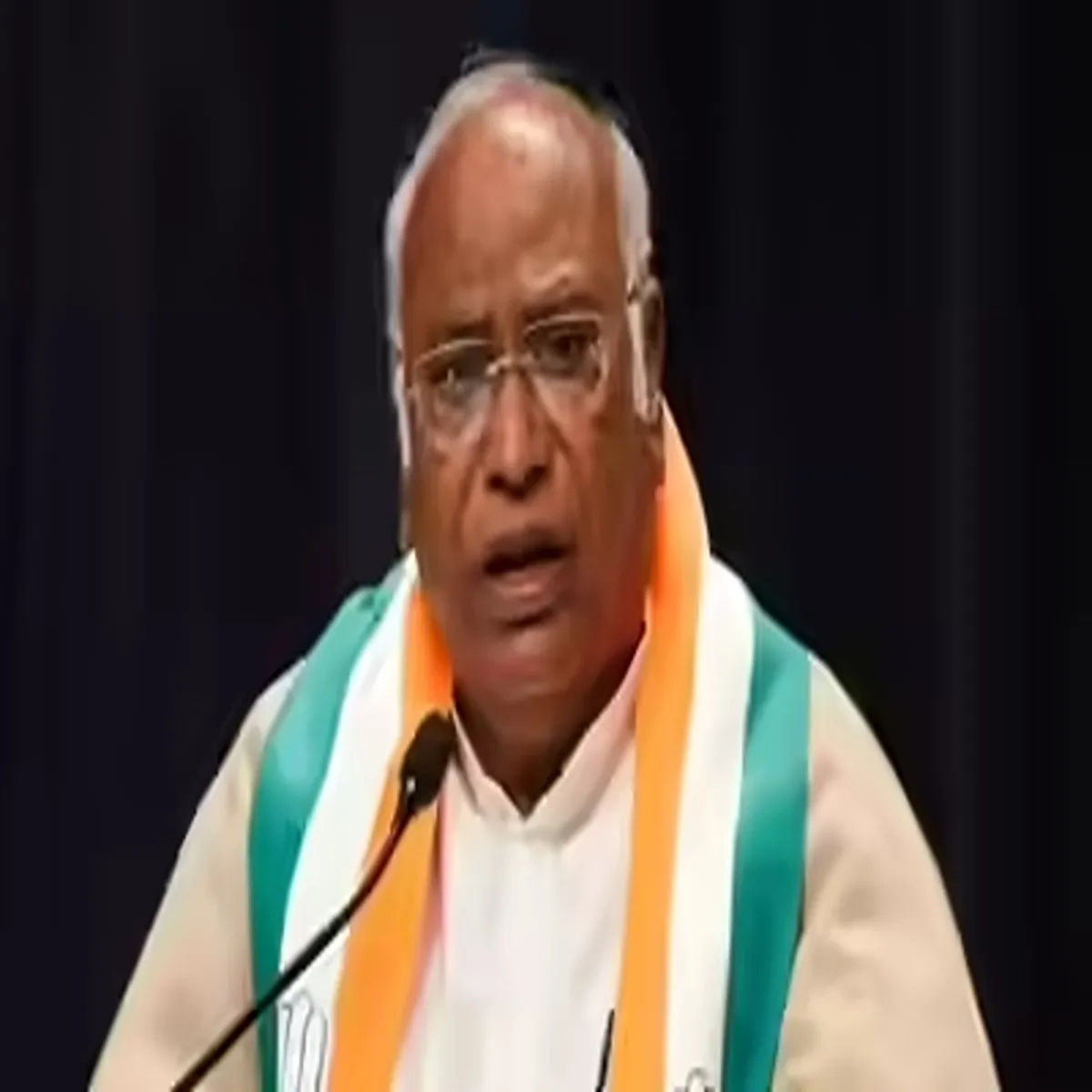 Fuelprices kharge criticises centre over fresh