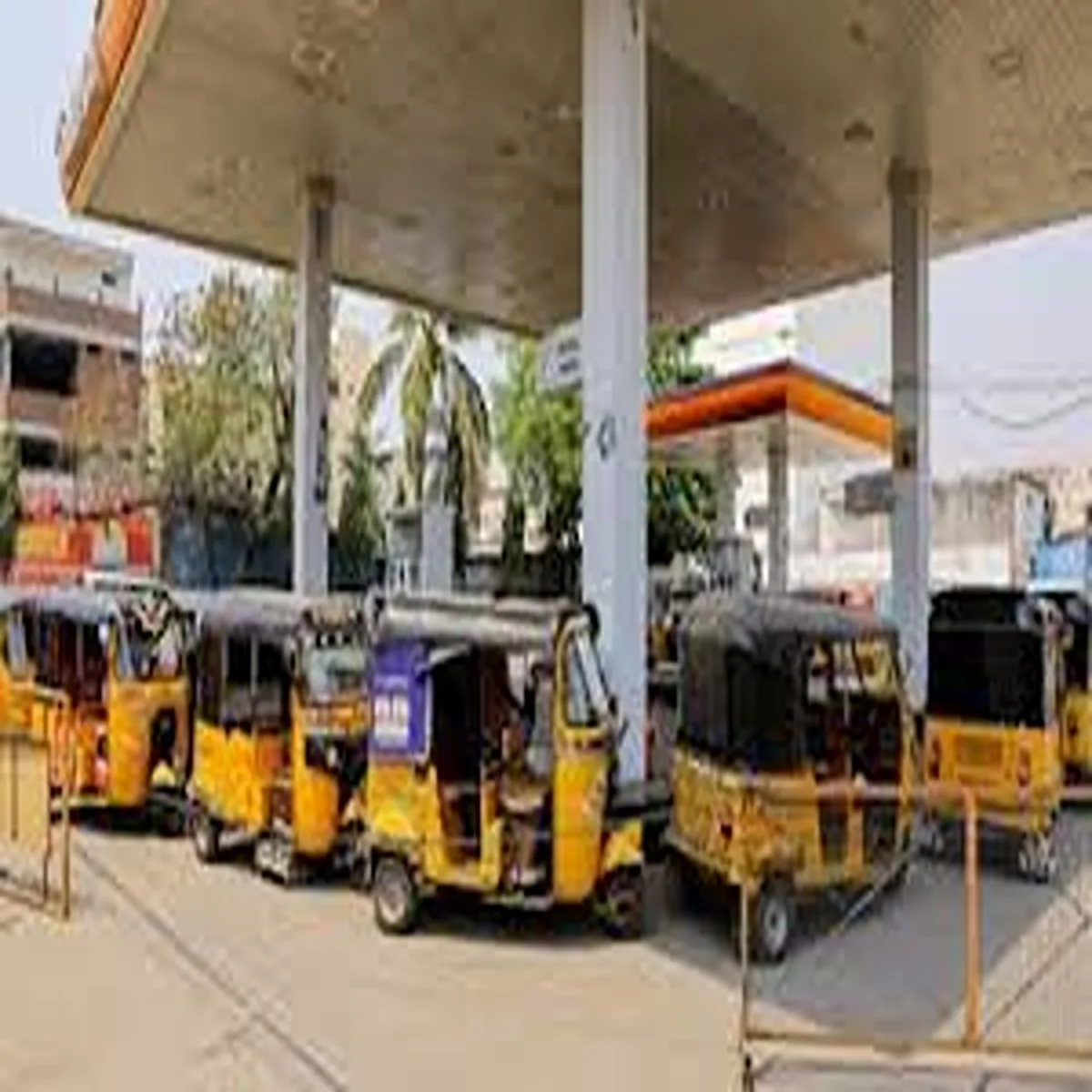 Fuelprices delhi cng rates rise again