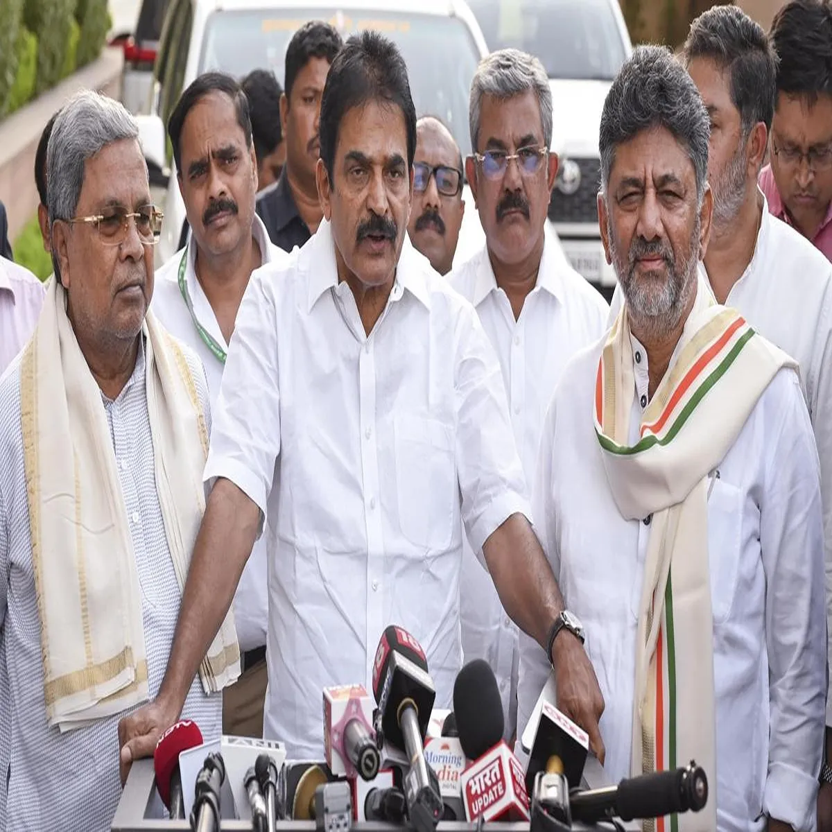 Politics karnataka congress leadership change talks