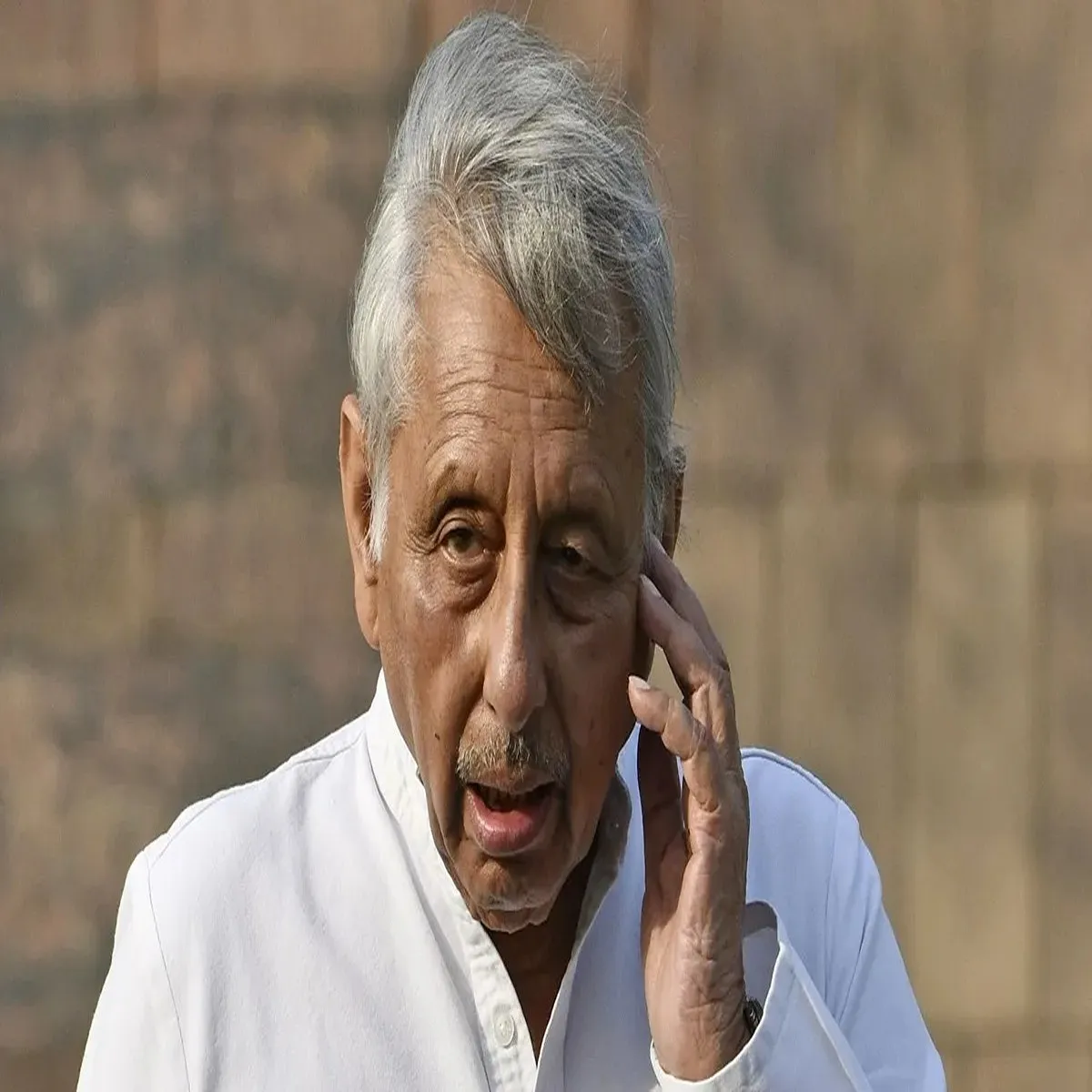 Politics mani shankar aiyar criticises congress