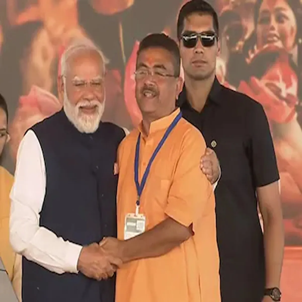 Politics modi meets veteran bjp worker