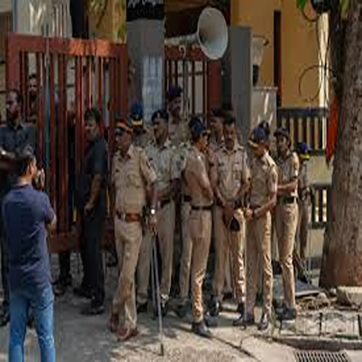 Crimenews mumbai police dismisses officer linked