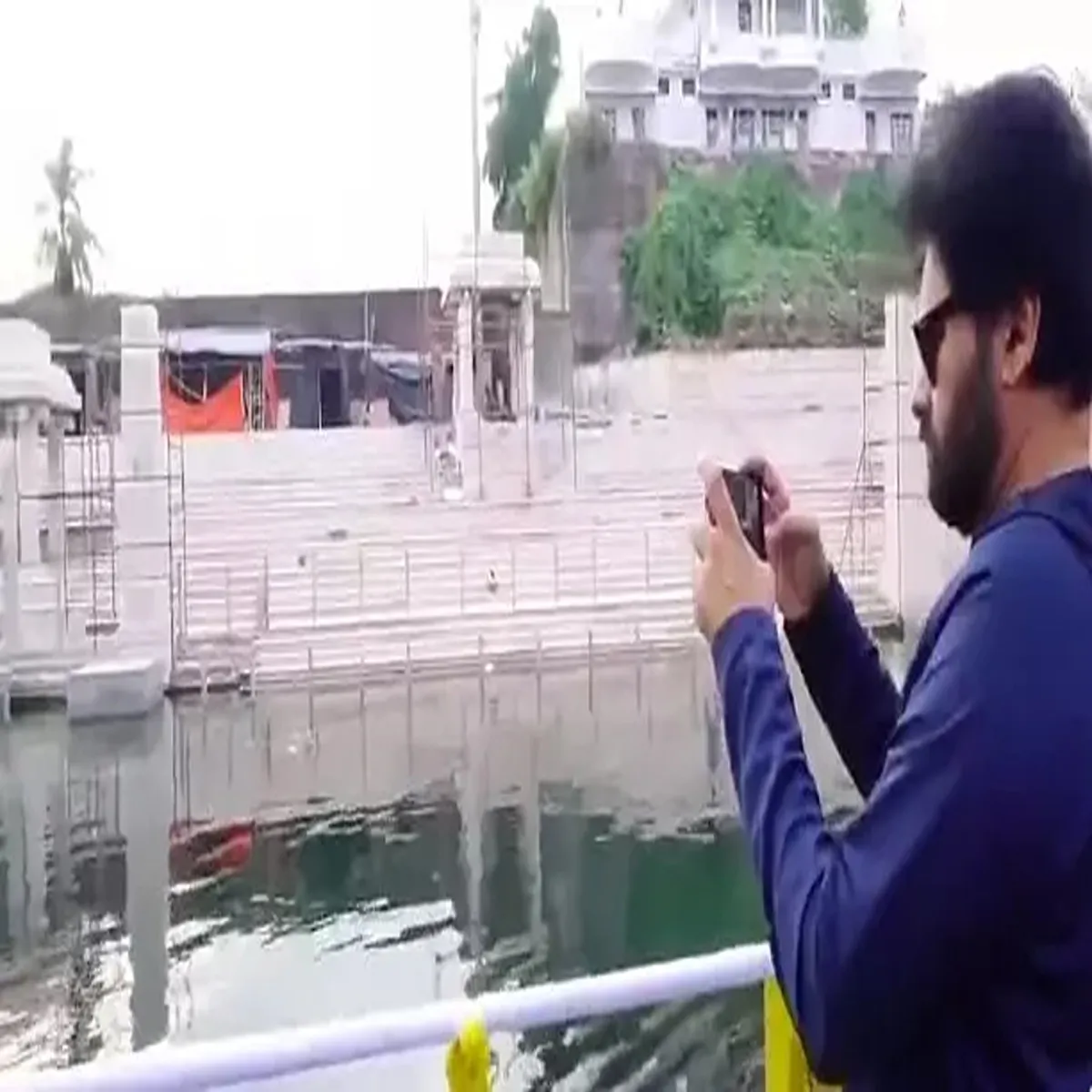 Politics pawan kalyan reviews godavari pushkar