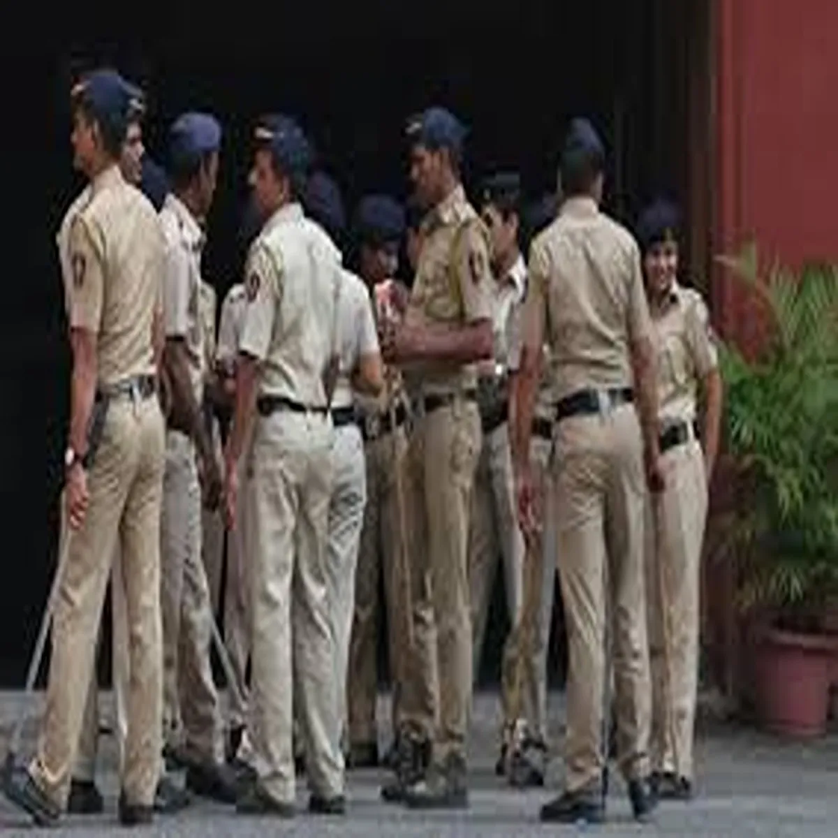 Securityrestrictions pune police enforce citywide curbs