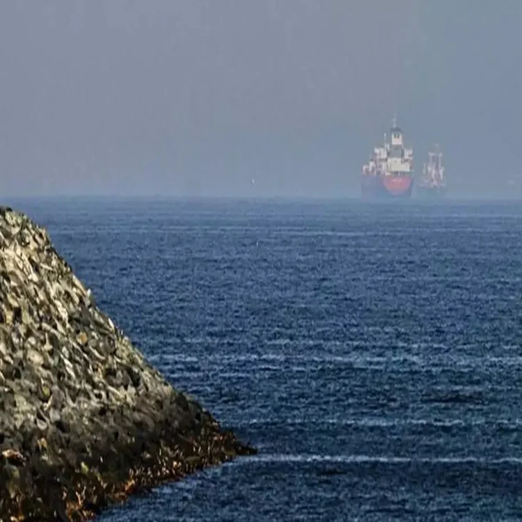 Strait hormuz us iran boat strike dispute