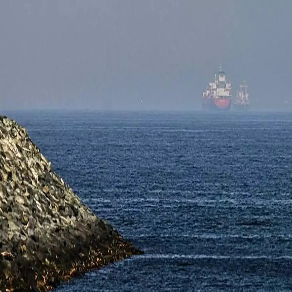 Straitofhormuz dispute grows over strike boats