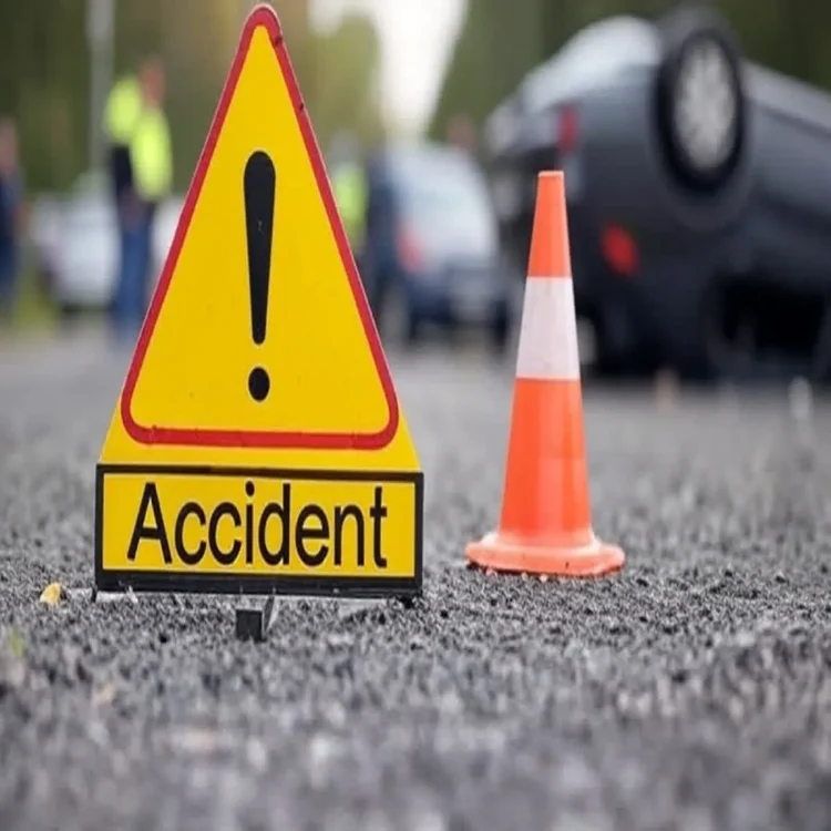 Traffic accident nh9 car truck crash