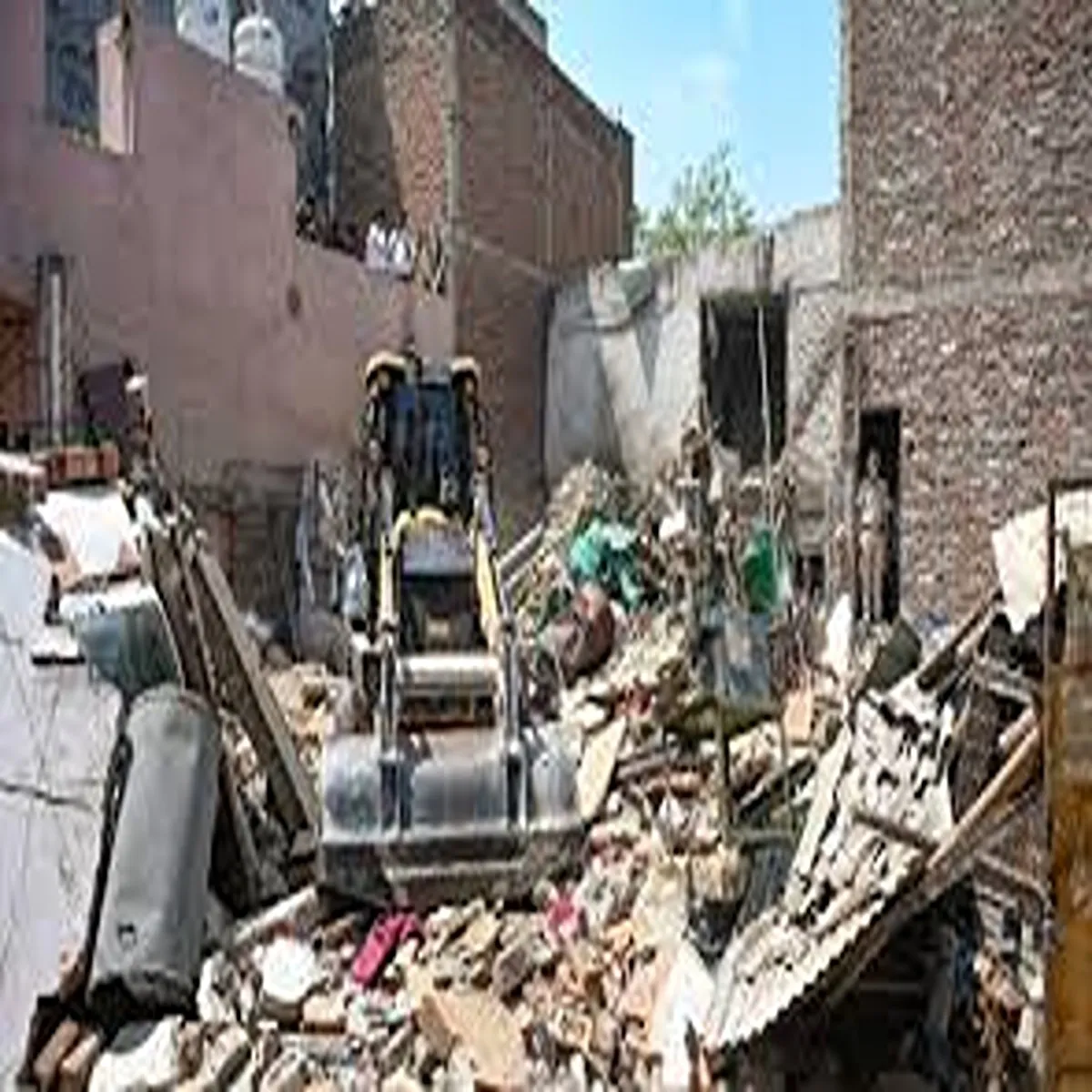 Accident delhi house collapse after lpg