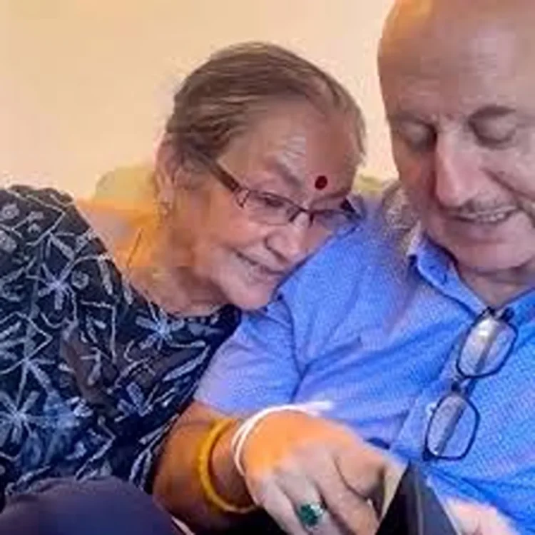 Anupam kher emotional message for mother