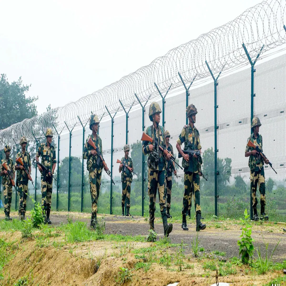 Bordersecurity india bangladesh hold extensive border