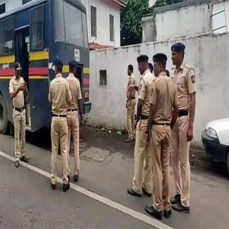 Borivali petrol pump worker dragged by car